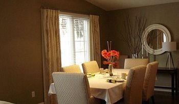 Village Green Bed And Breakfast Saint Catharines Екстер'єр фото